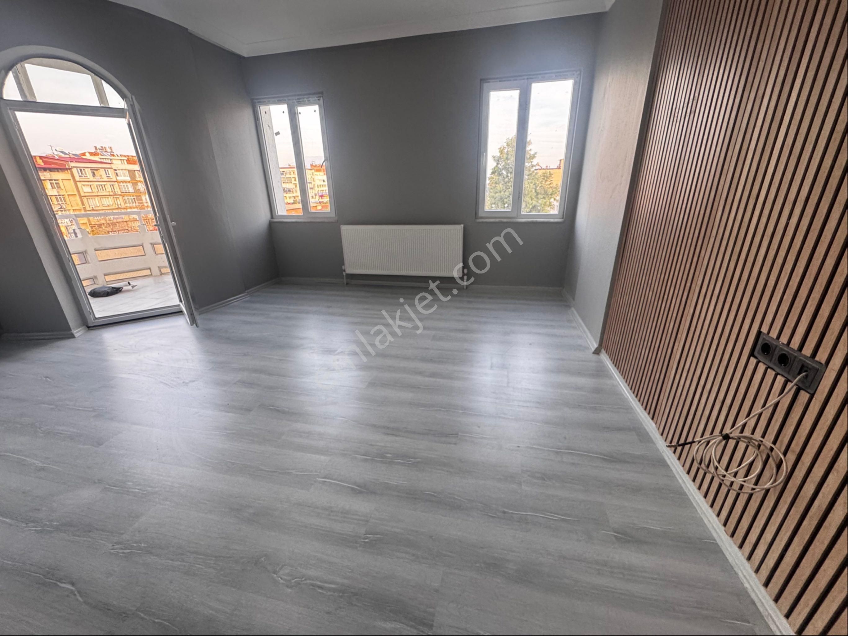 Cadde Üzeri Satılık Doğalgazlı Daire - Görsel 29