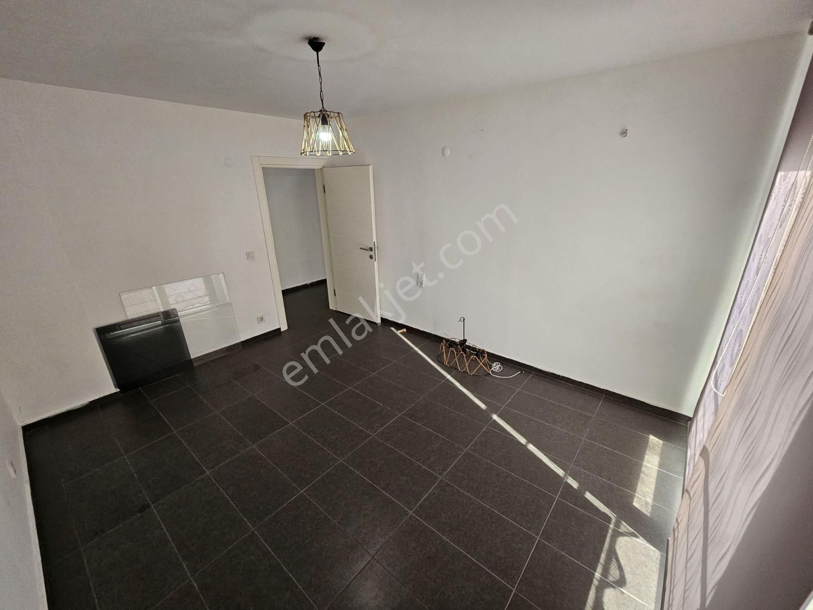 Kuşadasında Havuzlu Sitede Güvenlikli Boş Daire Bahçeli 2+1 - Görsel 17