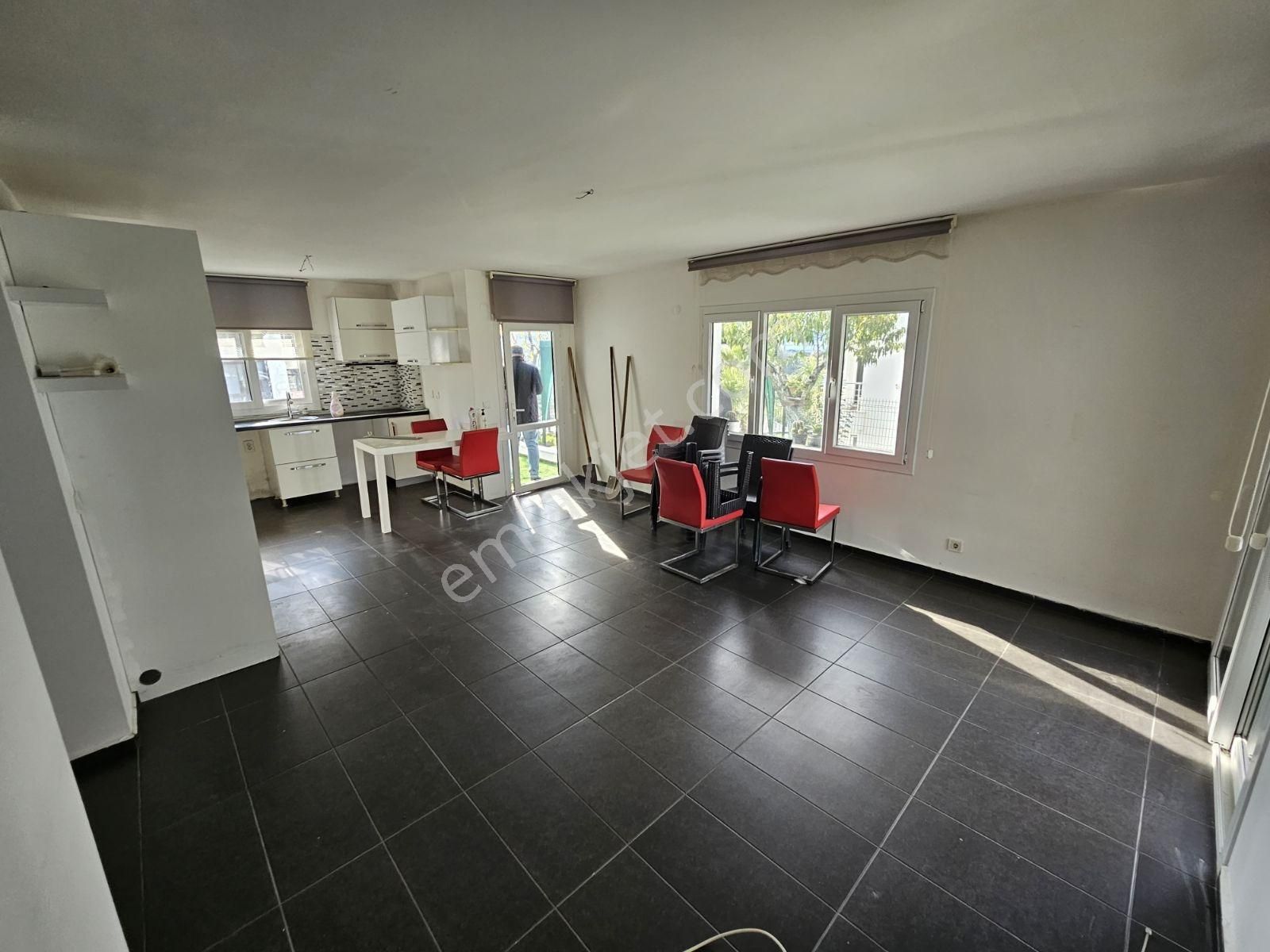 Kuşadasında Havuzlu Sitede Güvenlikli Boş Daire Bahçeli 2+1 - Görsel 20