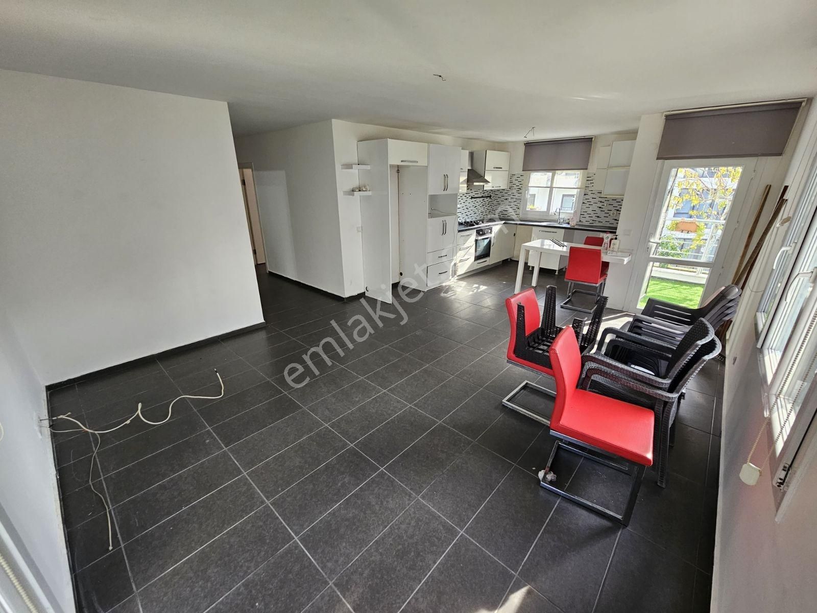 Kuşadasında Havuzlu Sitede Güvenlikli Boş Daire Bahçeli 2+1 - Görsel 18