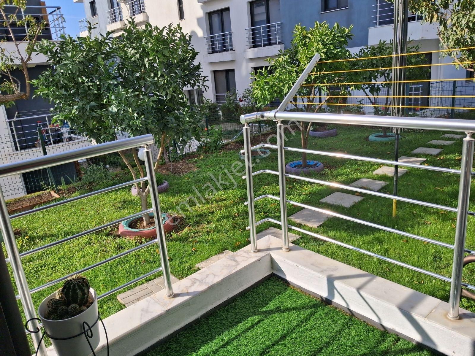 Kuşadasında Havuzlu Sitede Güvenlikli Boş Daire Bahçeli 2+1 - Görsel 12