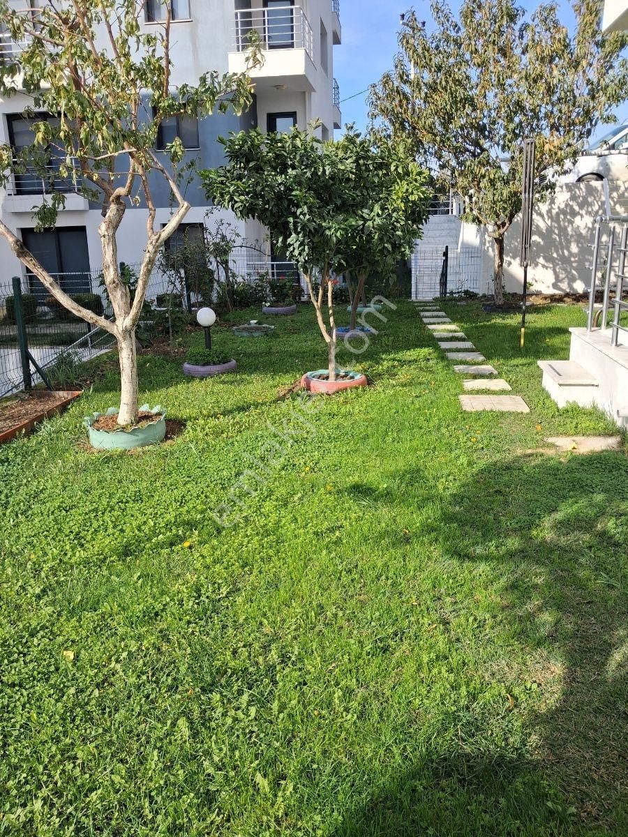 Kuşadasında Havuzlu Sitede Güvenlikli Boş Daire Bahçeli 2+1 - Görsel 3