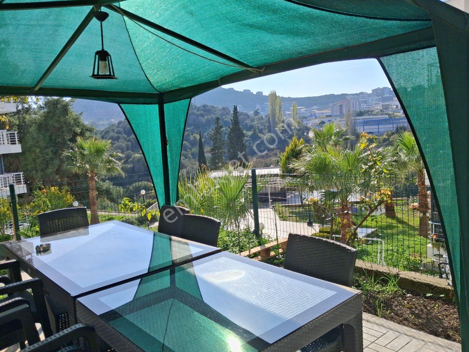 Kuşadasında Havuzlu Sitede Güvenlikli Boş Daire Bahçeli 2+1 - Görsel 2