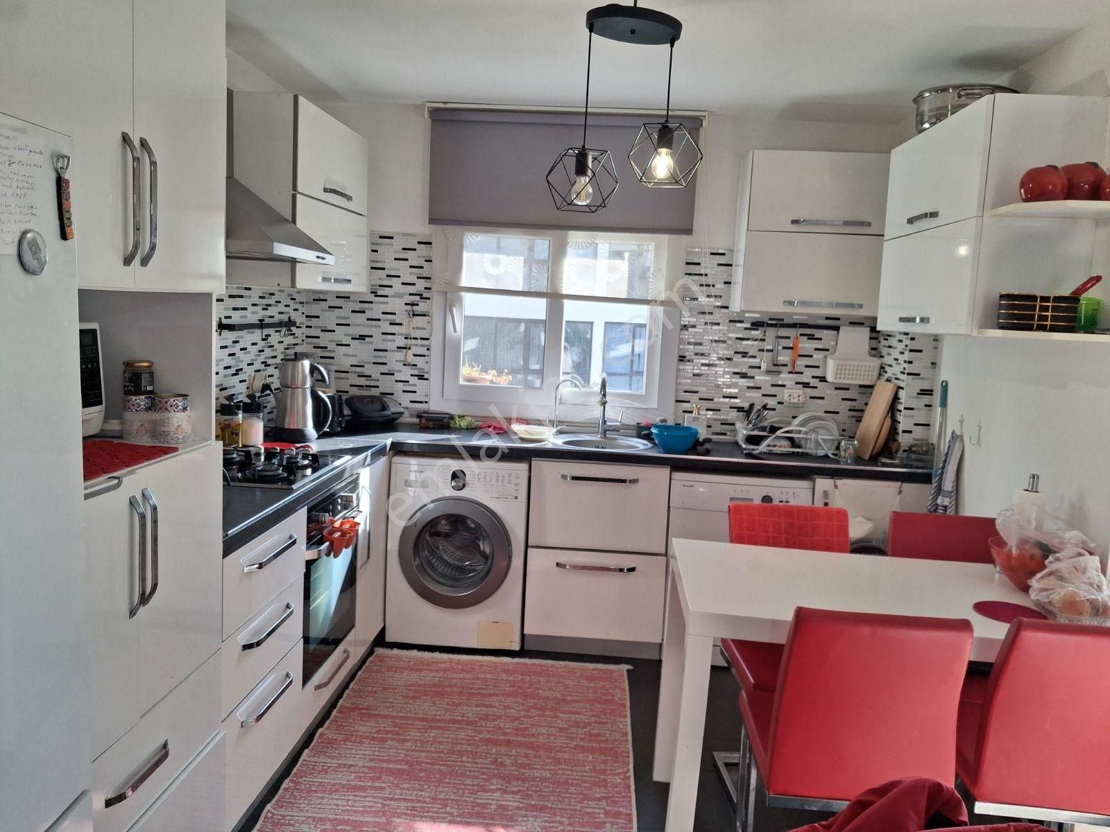 Kuşadasında Havuzlu Sitede Güvenlikli Boş Daire Bahçeli 2+1 - Görsel 4