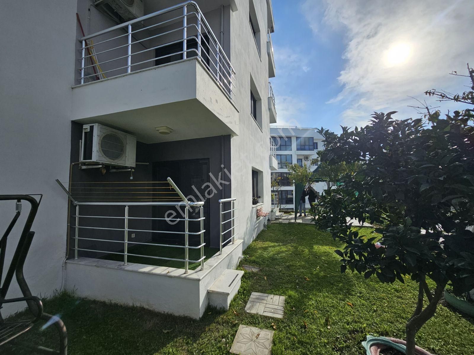 Kuşadasında Havuzlu Sitede Güvenlikli Boş Daire Bahçeli 2+1 - Görsel 10