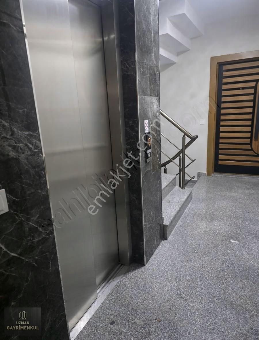 Avcılar Merkezi Konumun 2 Yıllık Bina 1+1ayrı Mutfaklı Daire - Görsel 19