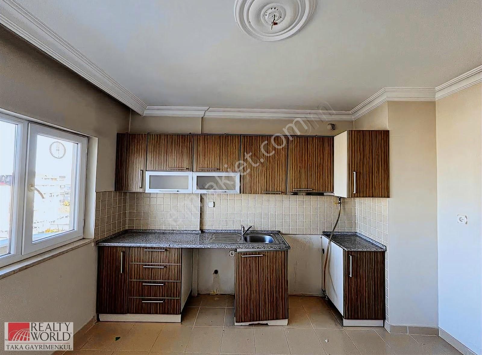 Erdoğdu Mahallesinde Merkezi Konumda Asansörlü Kiralık Geniş 3+1 - Görsel 33