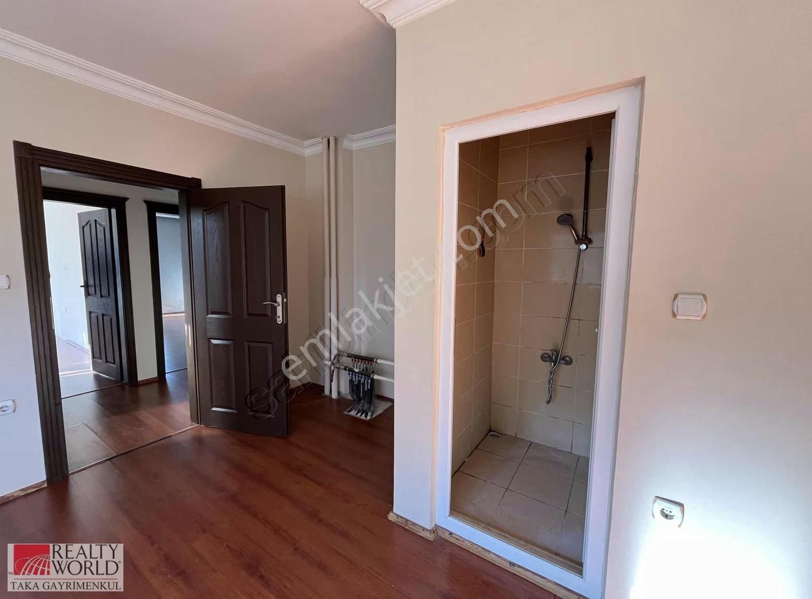 Erdoğdu Mahallesinde Merkezi Konumda Asansörlü Kiralık Geniş 3+1 - Görsel 24