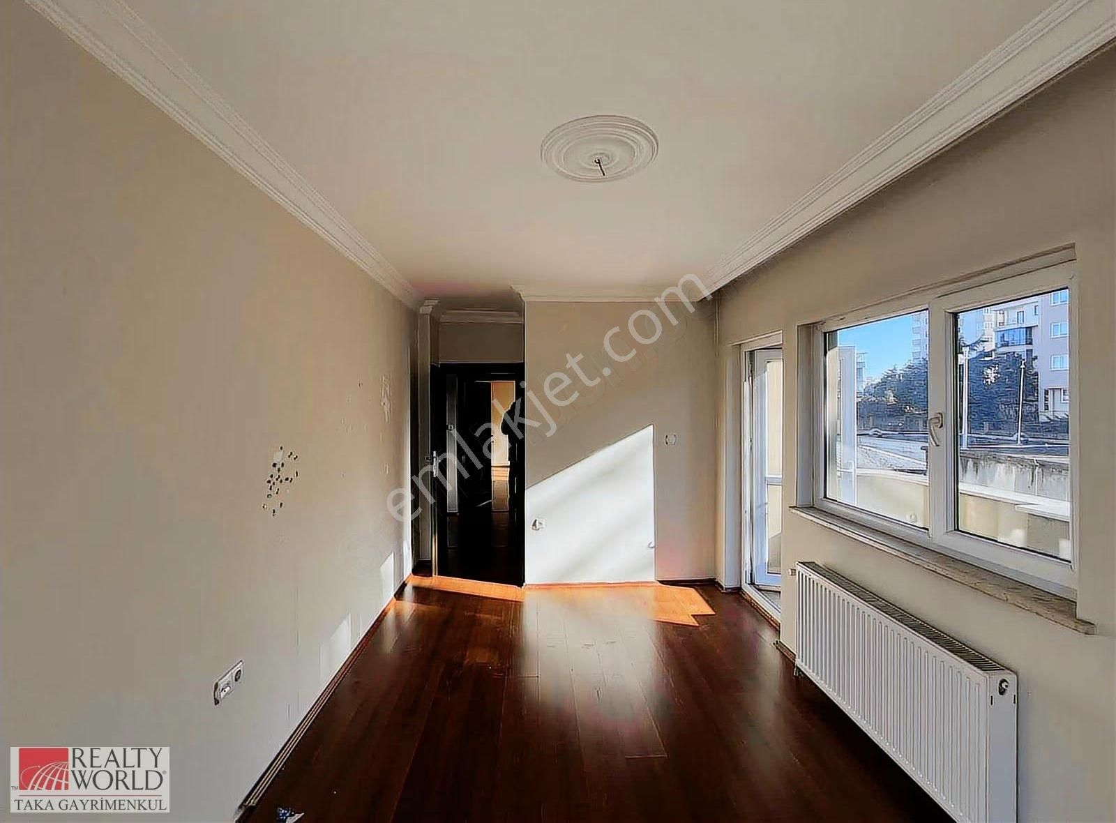 Erdoğdu Mahallesinde Merkezi Konumda Asansörlü Kiralık Geniş 3+1 - Görsel 6