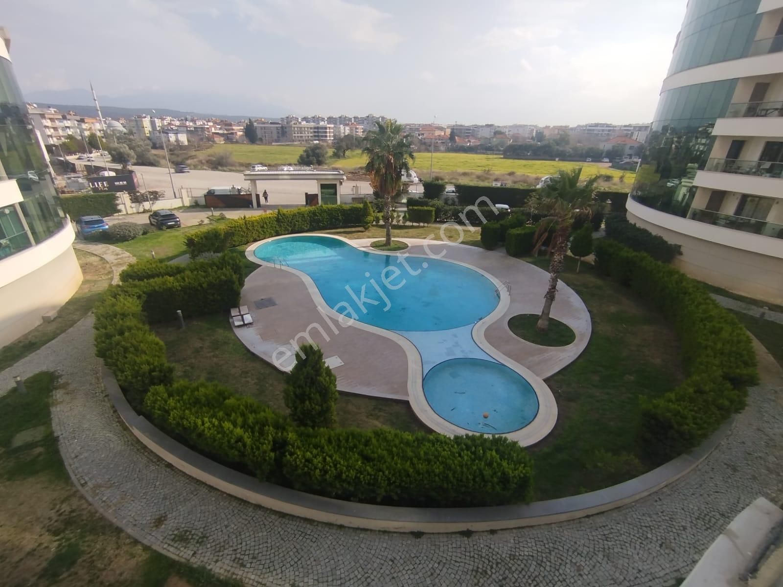 Havuzlu Güvenlikli Lüx Site İçerisinde Kiralık 3+1 Arakat Kiralık Daire