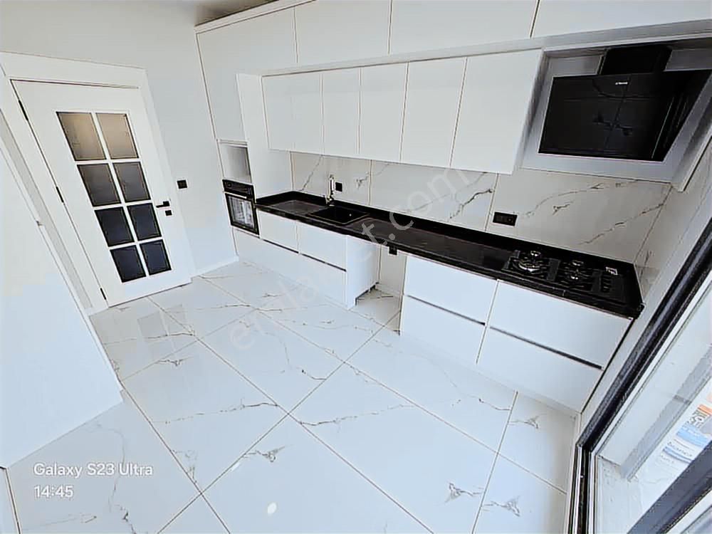 Eu Gayrimenkulden Girişinde Oda Denize Yakın 4+1 Villa - Görsel 7