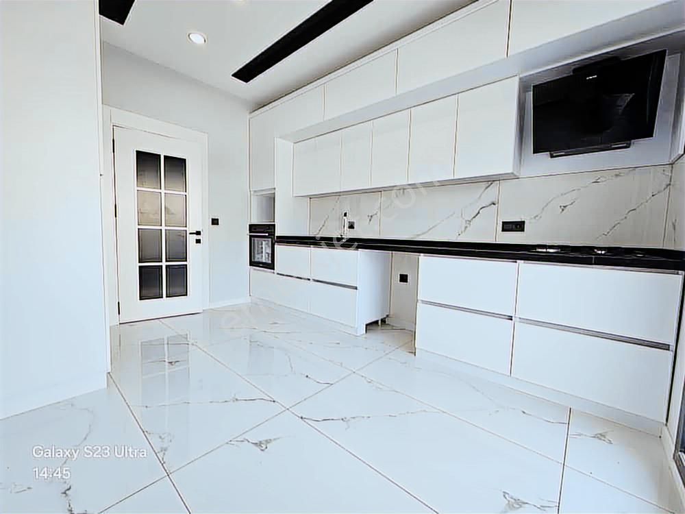 Eu Gayrimenkulden Girişinde Oda Denize Yakın 4+1 Villa - Görsel 19