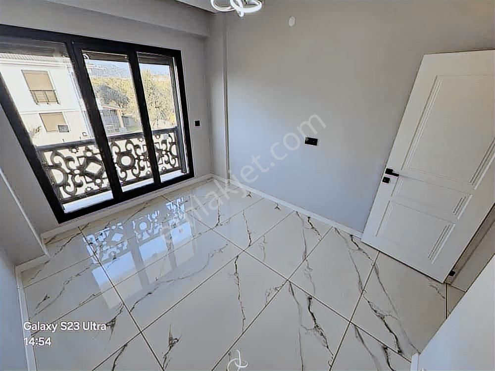 Eu Gayrimenkulden Girişinde Oda Denize Yakın 4+1 Villa - Görsel 13