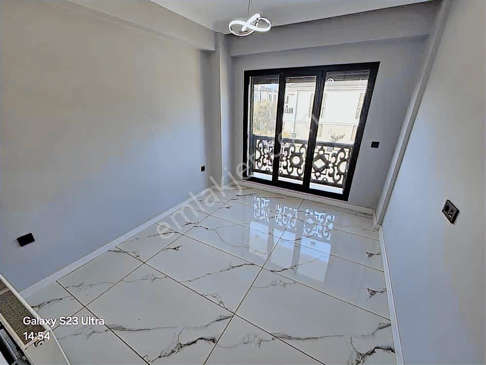 Eu Gayrimenkulden Girişinde Oda Denize Yakın 4+1 Villa - Görsel 12