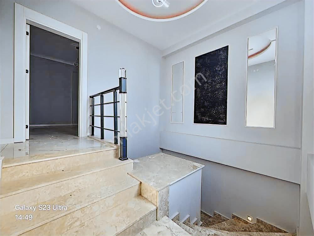 Eu Gayrimenkulden Girişinde Oda Denize Yakın 4+1 Villa - Görsel 8