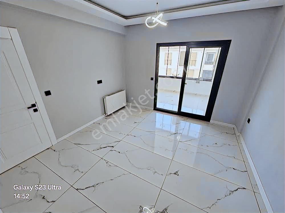 Eu Gayrimenkulden Girişinde Oda Denize Yakın 4+1 Villa - Görsel 5