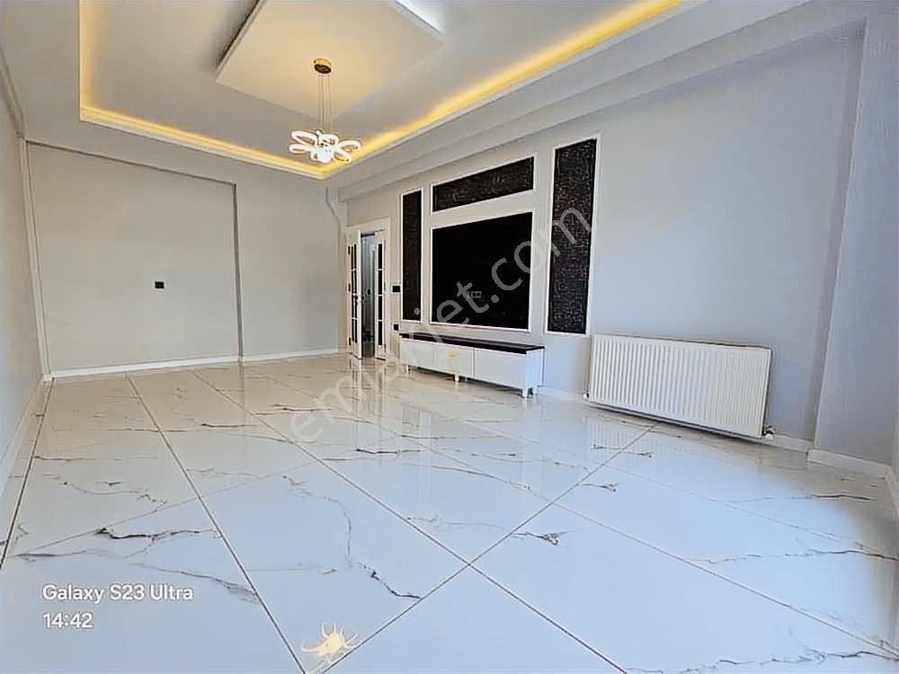 Eu Gayrimenkulden Girişinde Oda Denize Yakın 4+1 Villa - Görsel 17