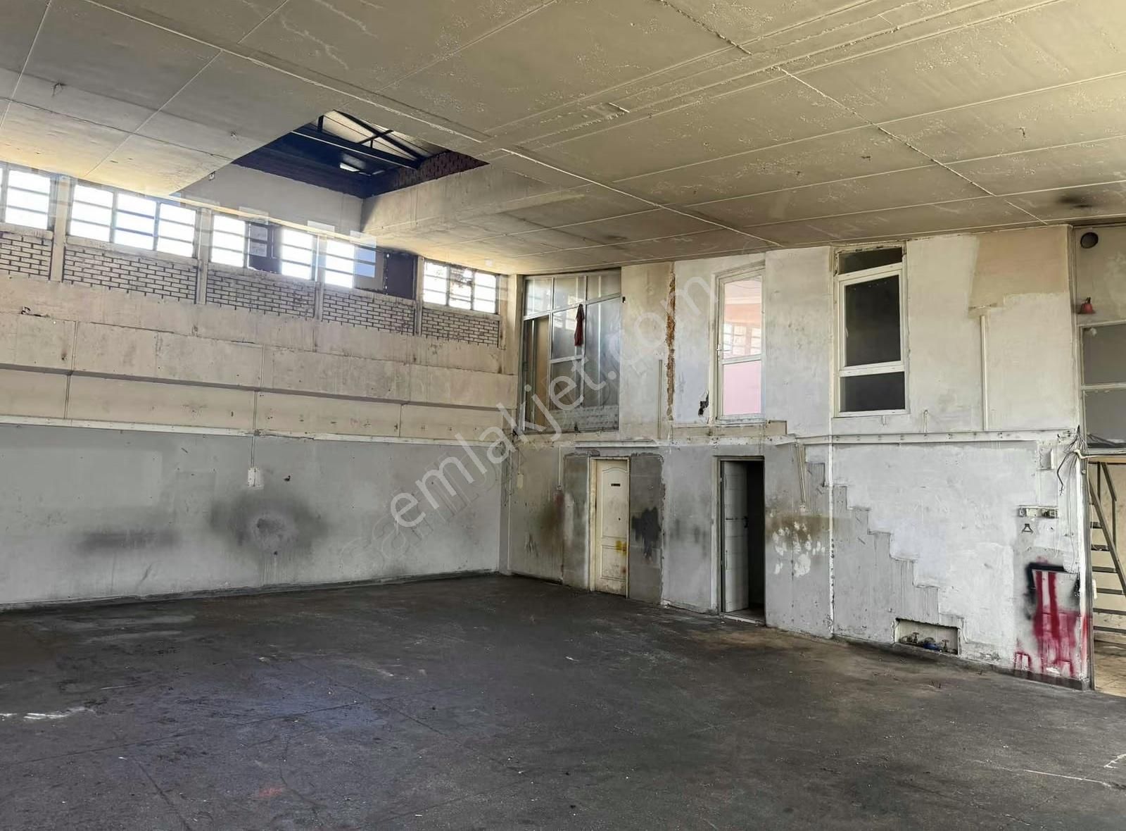 İkitelli Atatürk Oto San.sit Köşeye Yakın Kiralık İşyeri