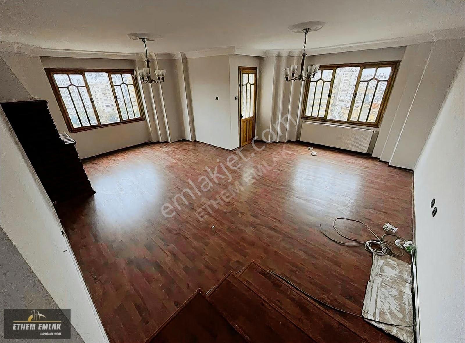 Mavıbulvar Üzeri Kanal Manzaralı Kapalı Mutfaklı 3+1