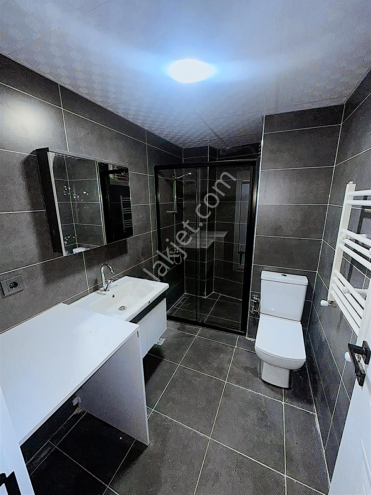 Akkaya İnşaattan Çarşı Merkezinde Sıfır K. Otoparklı Kiralık 2+1 - Görsel 11