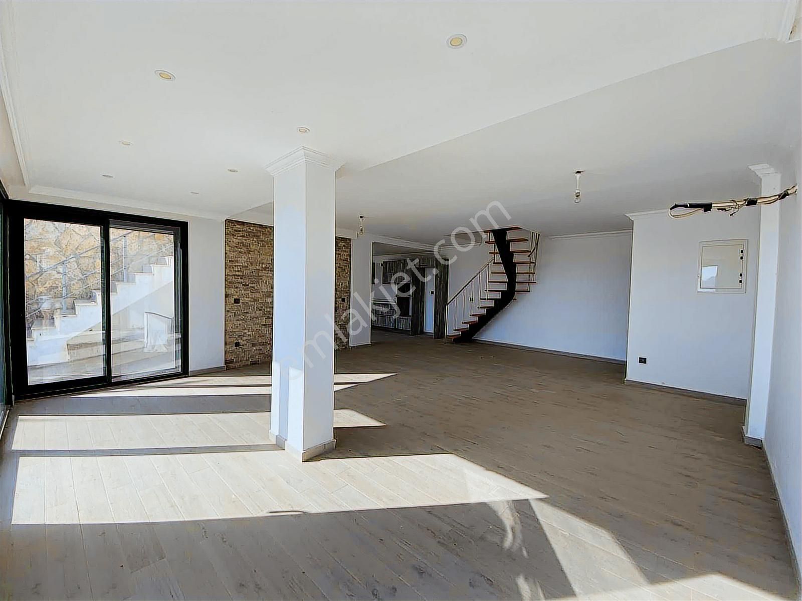 Gümüşlük Kadıkalesinde Satılık 2 Adet Sıfır Trıplex Villa - Görsel 3