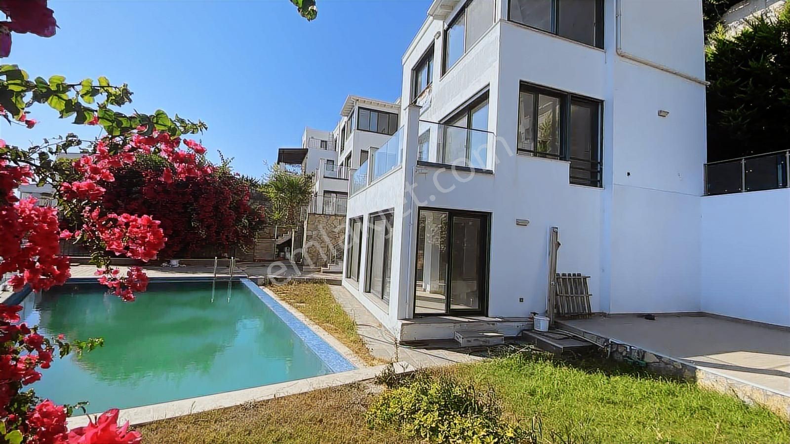 Gümüşlük Kadıkalesinde Satılık 2 Adet Sıfır Trıplex Villa - Görsel 10