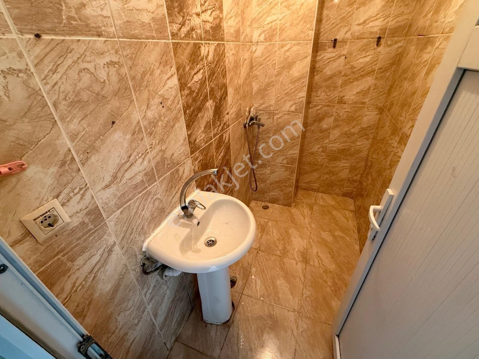 Mimar Emlak'tan Satılık 1+1 65m² Balkonlu & Mutfak Ayrı Y.giriş! - Görsel 12