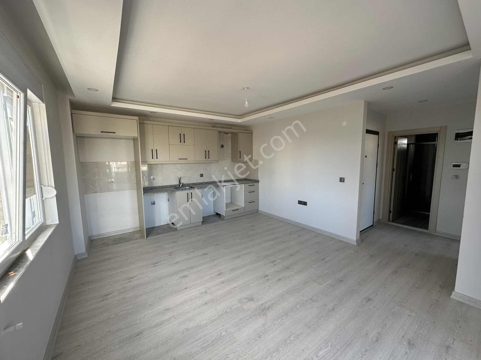 Fırsatttt Hazır Kiracılı Sıfır Ara Kat Geniş Balkonlu 1+1 Daire