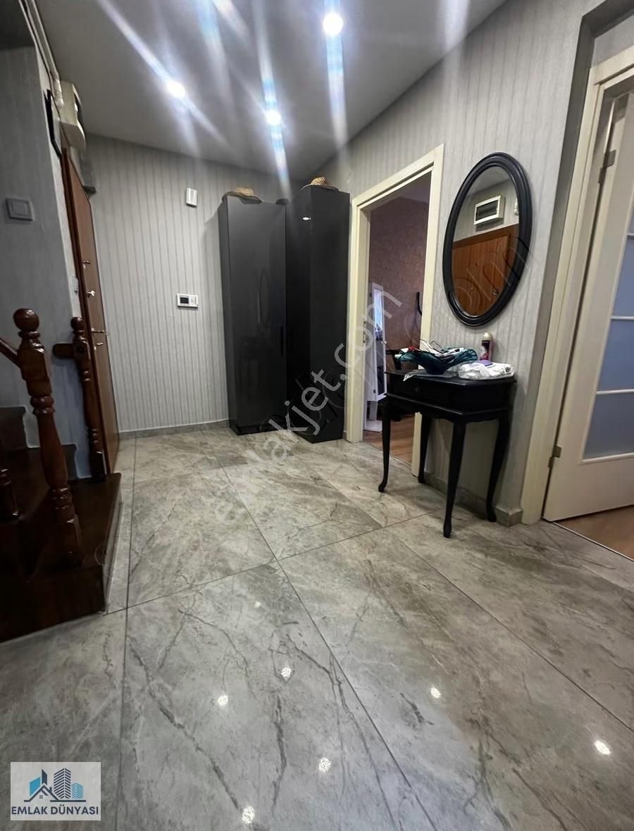 Emlak Dünyasından Bostancı Sahilde Ön Cephe Geniş Bakımlı 4+2