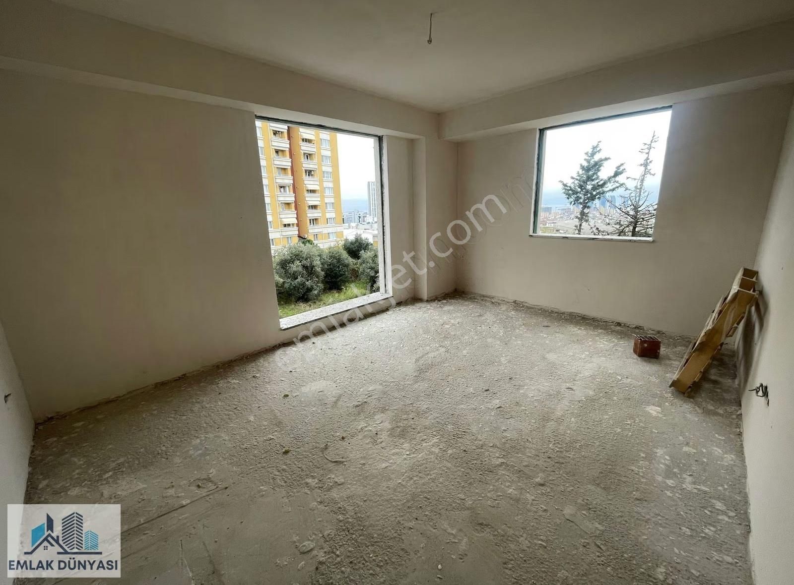Kartal Cumhuriyette Site İçi Kelepir 2+1 Metroya 5dk Ara Kat