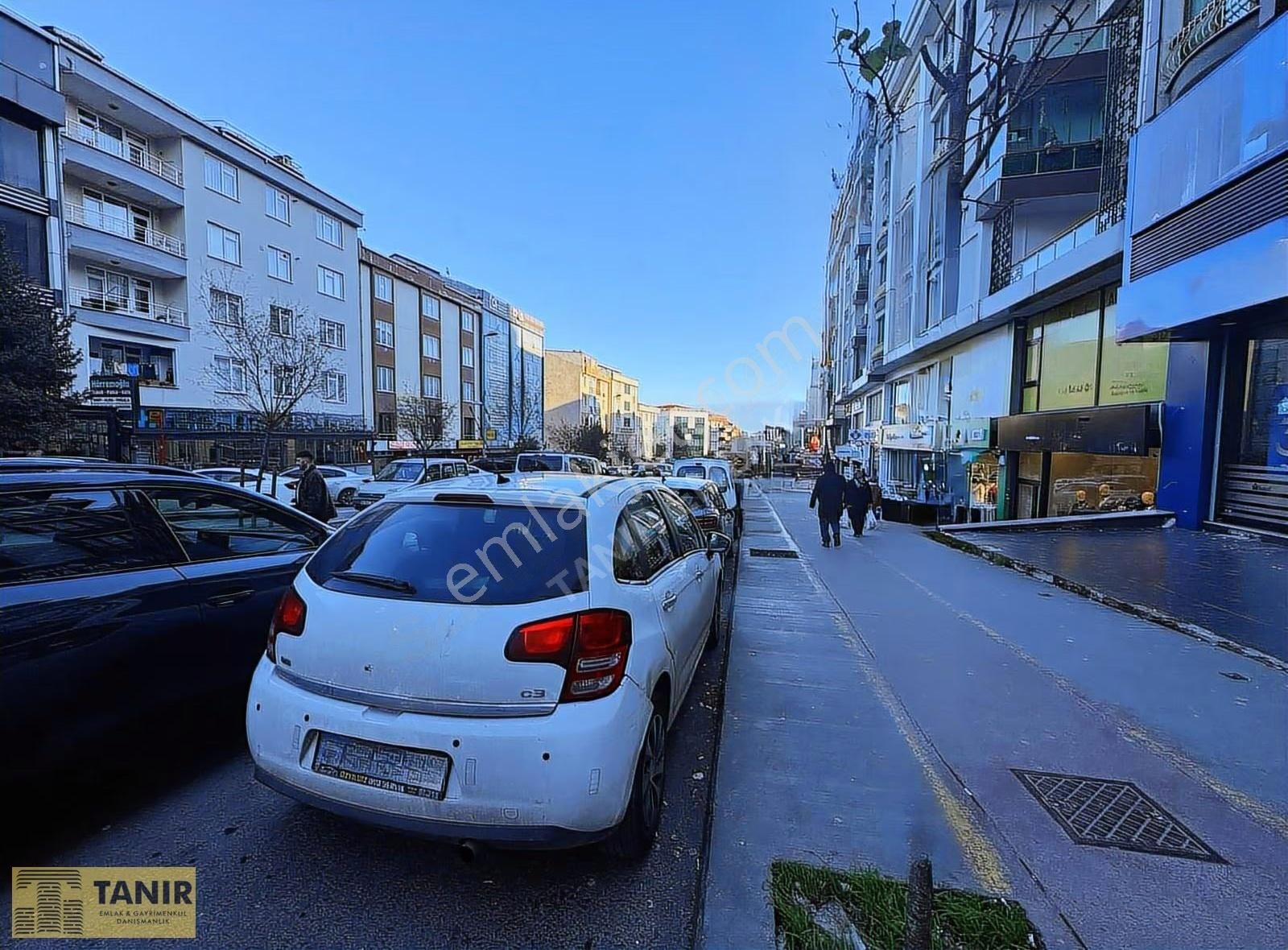 Esenyurt'un En Akitf Caddesinde Devren Giyim Firması - Görsel 3