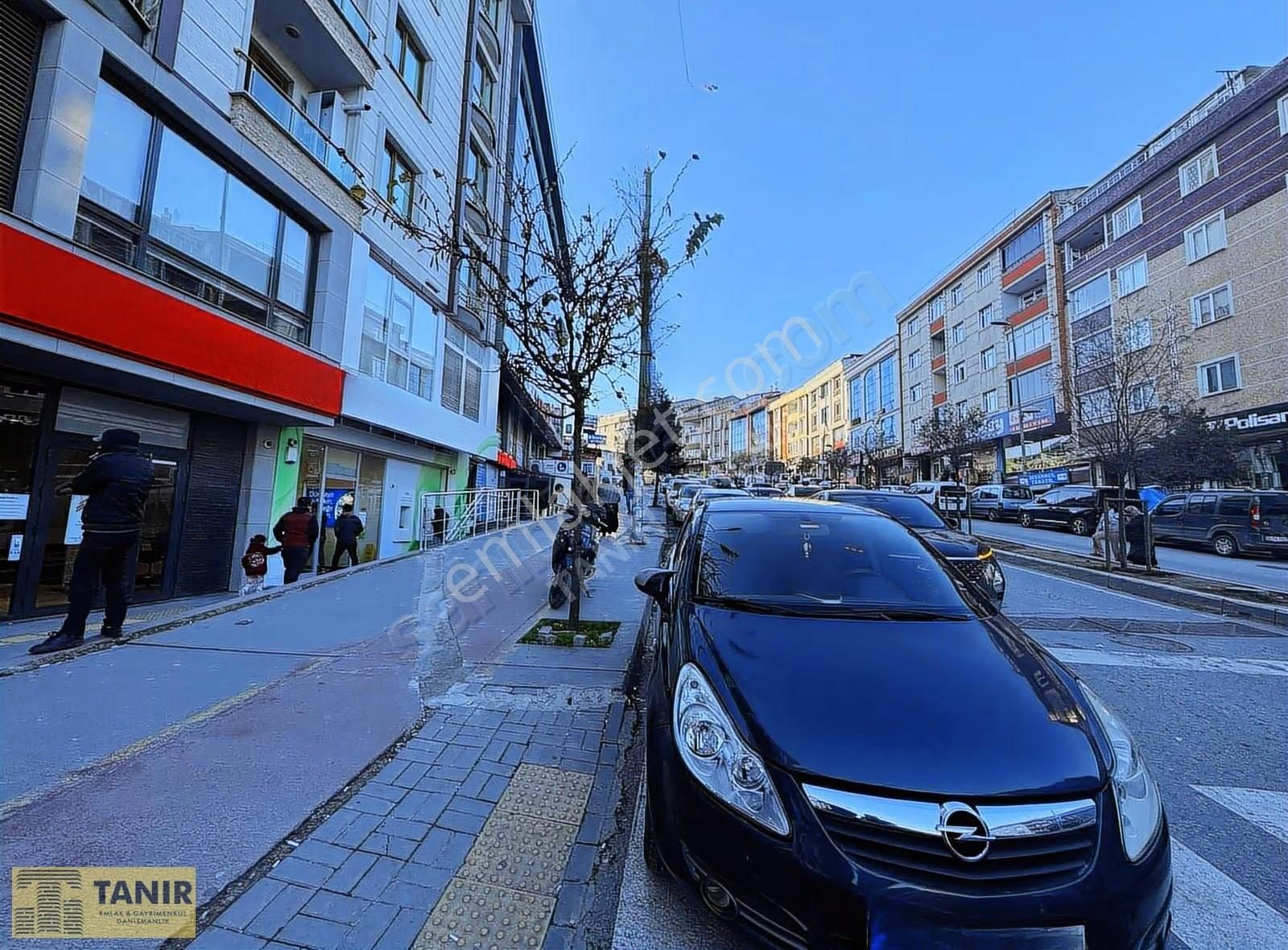 Esenyurt'un En Akitf Caddesinde Devren Giyim Firması