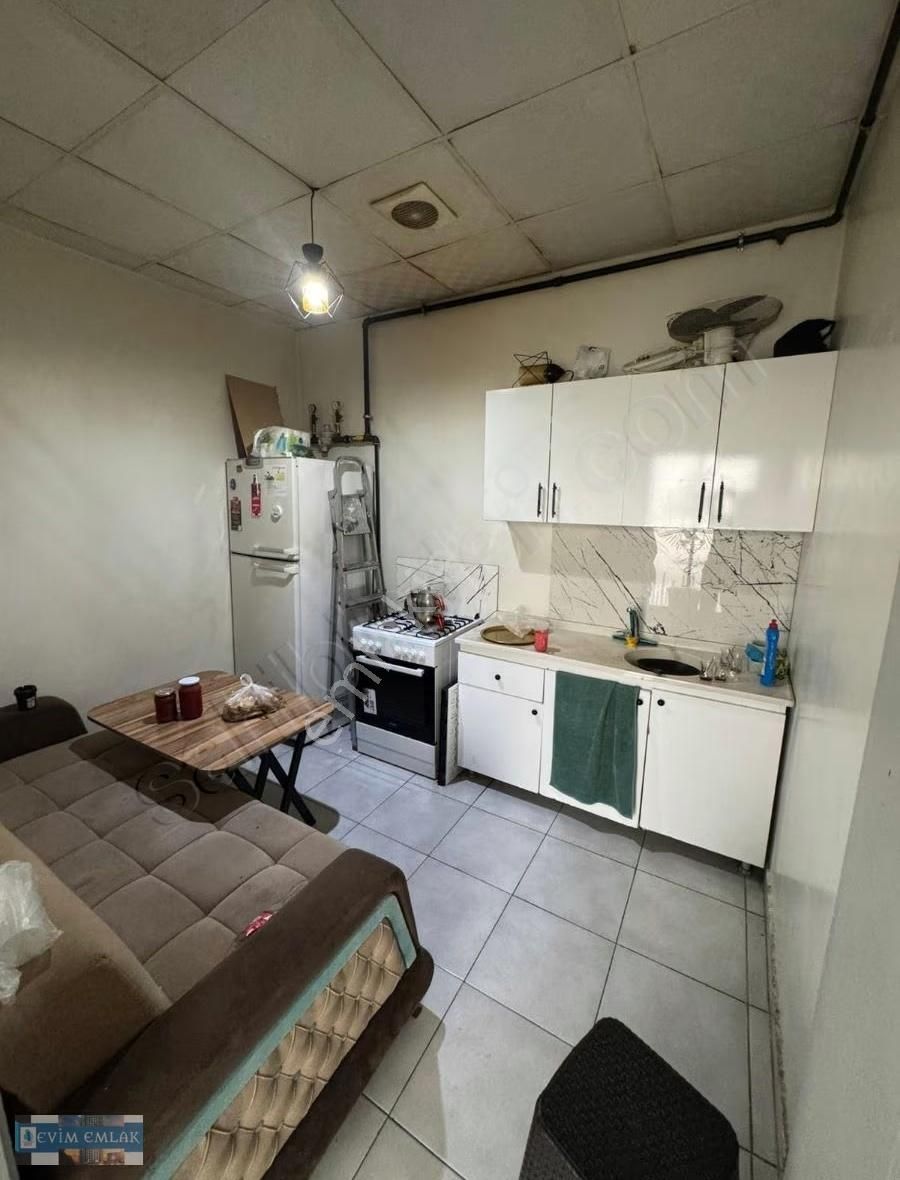 Ķahramanlar Caddesine Cephe Devren Satlık Kuaför Dükkanı - Görsel 4