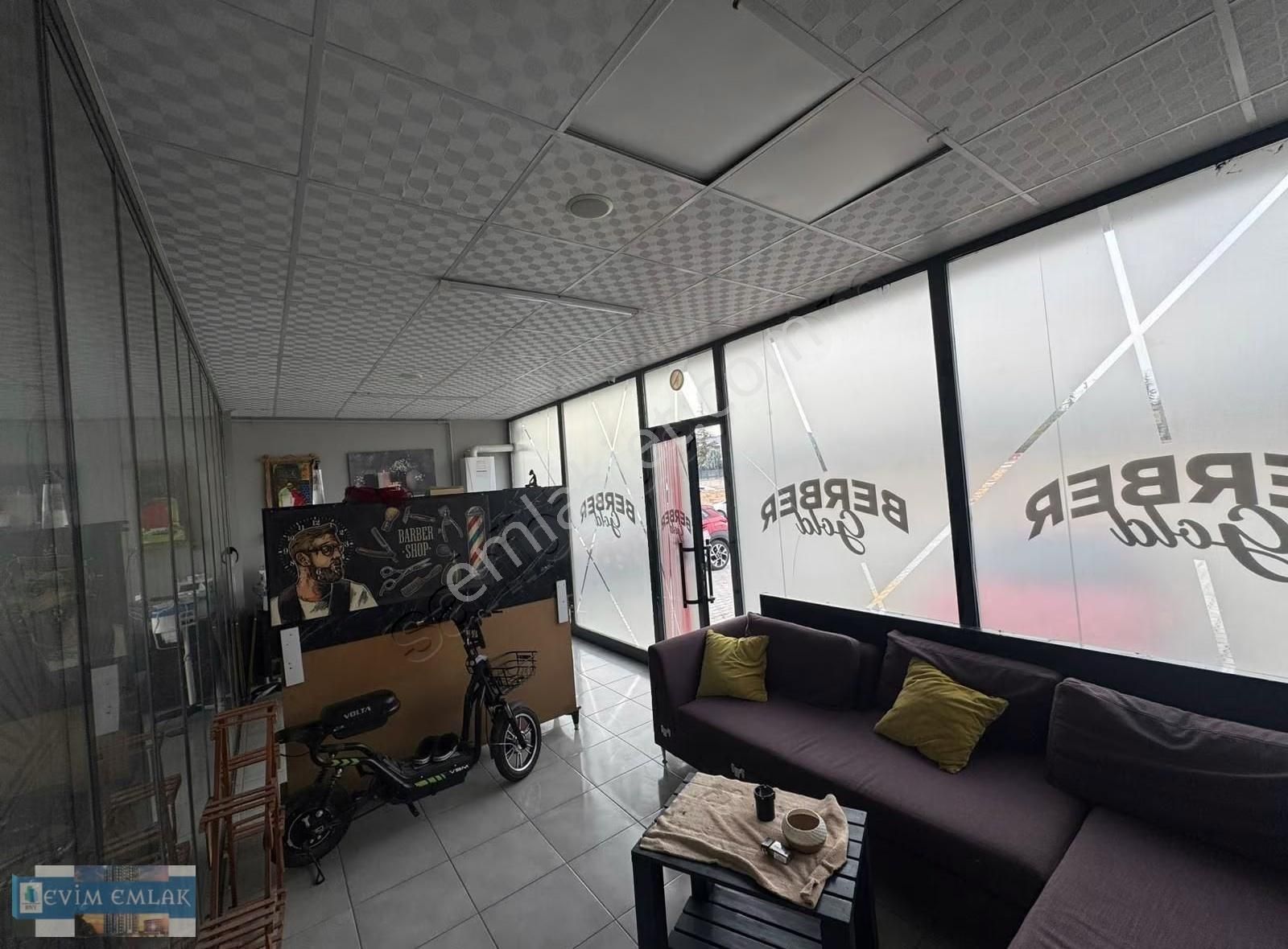 Ķahramanlar Caddesine Cephe Devren Satlık Kuaför Dükkanı - Görsel 3