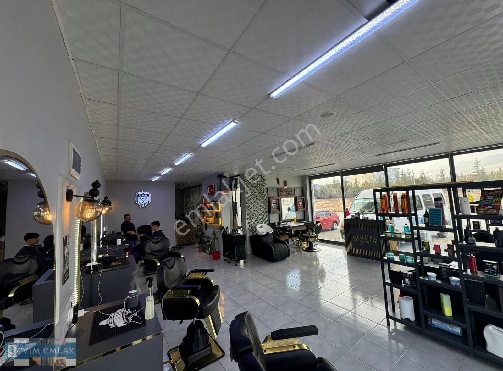 Ķahramanlar Caddesine Cephe Devren Satlık Kuaför Dükkanı - Görsel 6