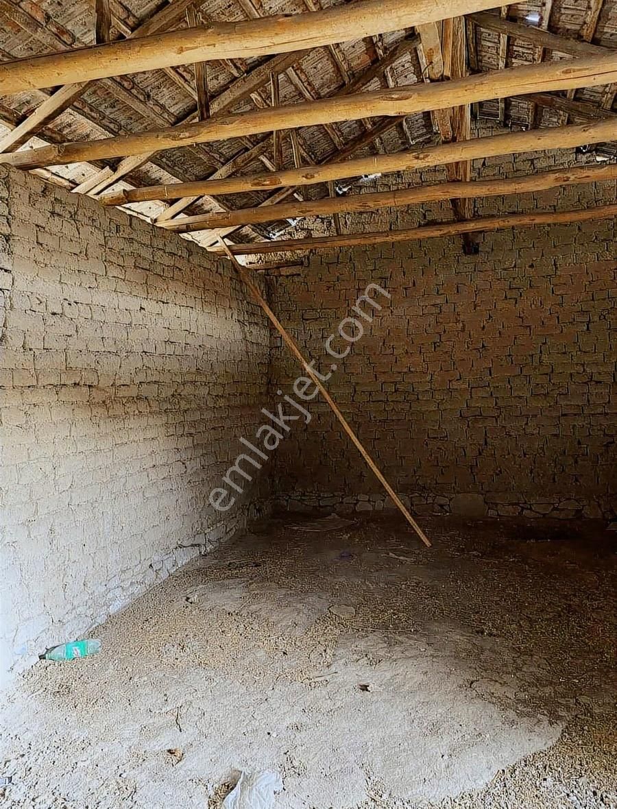 1820 M2 Alan İçinde Dubleks Ev, Dükkan Ve Hayvan Sayası - Görsel 4