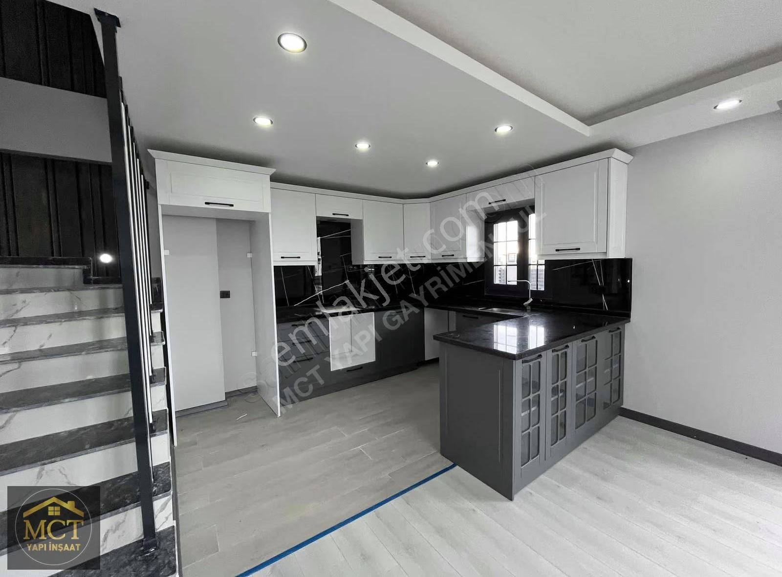 ~~mct Yapıdan~~merkezi Konumda, Konforlu Ve Geniş Villa - Görsel 13