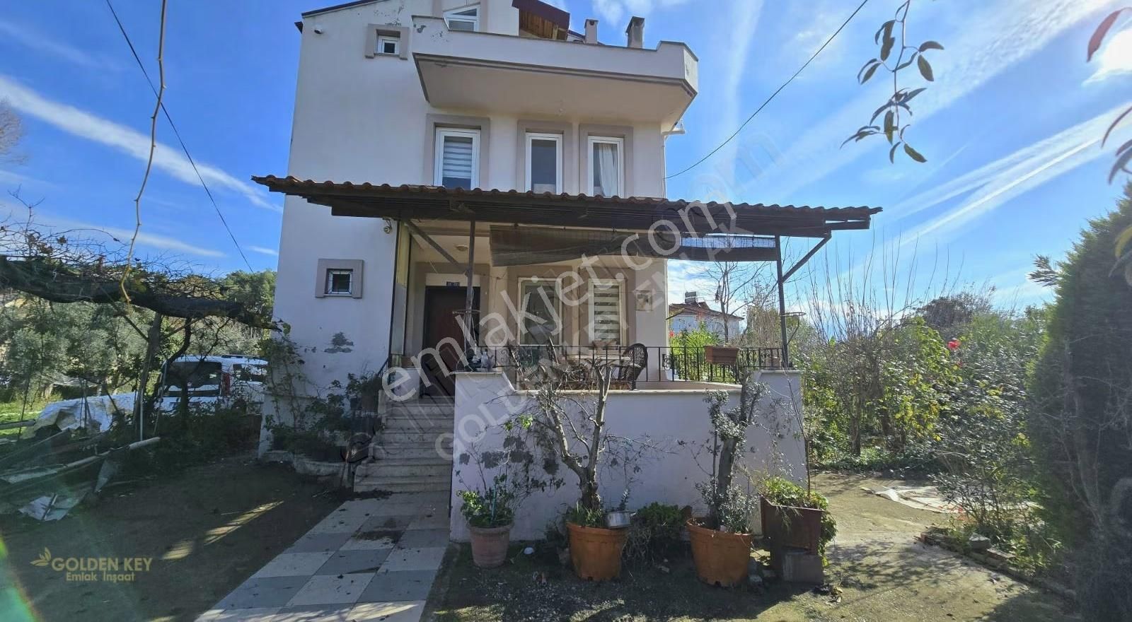1300 M² Arazi İçinde 270 M² 3 Katlı Müstakil Ev Satılık
