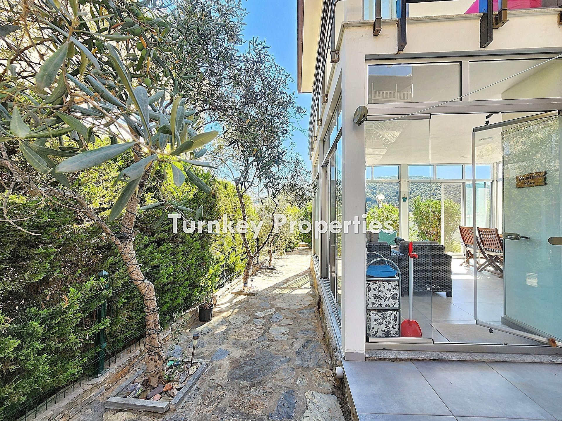 Adabükü Satılık Dubleks Villa, Bahçeli Ve Site İçinde, Tam Donanımlı - Görsel 10