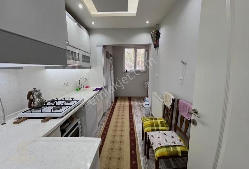 C21 Bal'dan Maltepe Mah İki Katlı, Bahçeli Satılık Müstakil Ev - Görsel 2