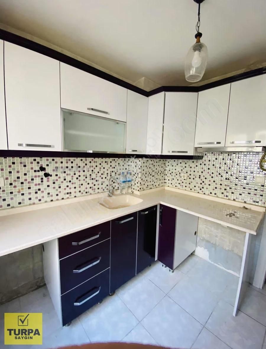 Turpa Saygın'dan Ordu Caddesinde Üzümcü Okulu 2 Dk Ara Kat Daire