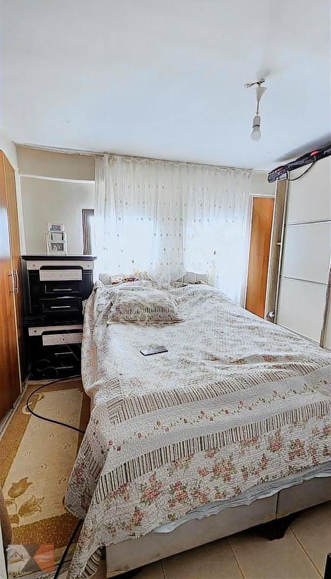 Turgut Emlak'tan 50 Yılda 350 M2 Arsa İçinde 3 Daire 2 Dükkan - Görsel 5