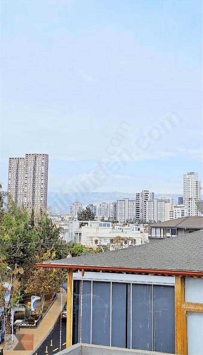 Turgut Emlak'tan 50 Yılda 350 M2 Arsa İçinde 3 Daire 2 Dükkan - Görsel 3