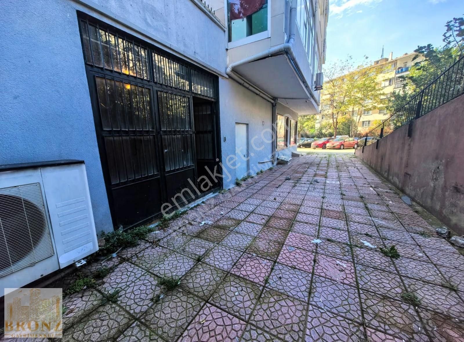 Acıbadem Asalet Sk'ta Kiralık Dükkan/depo