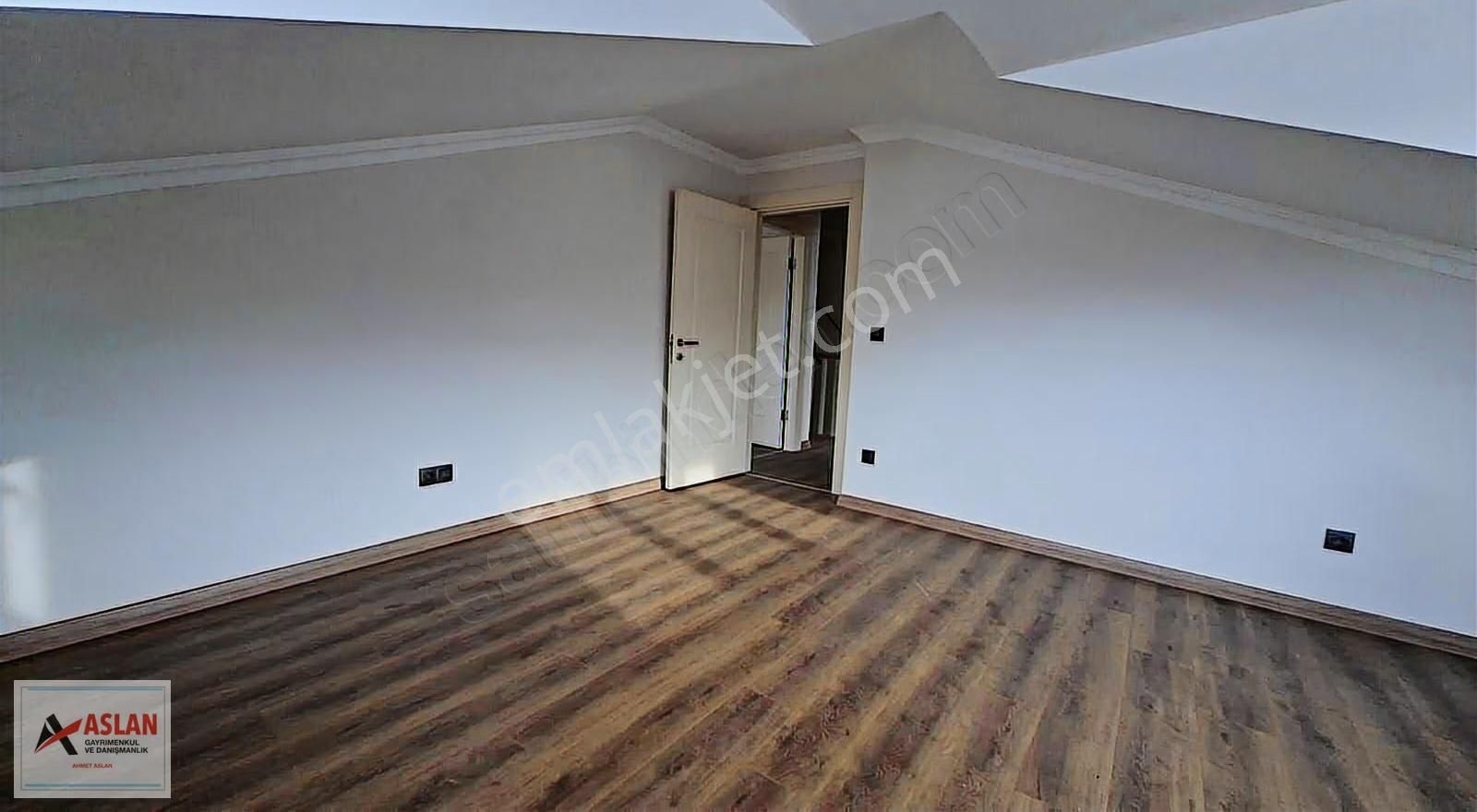 Çengelköy Bahçeli Evler Mah 5+2 300 M2 Çatı Dubleks Daire - Görsel 10