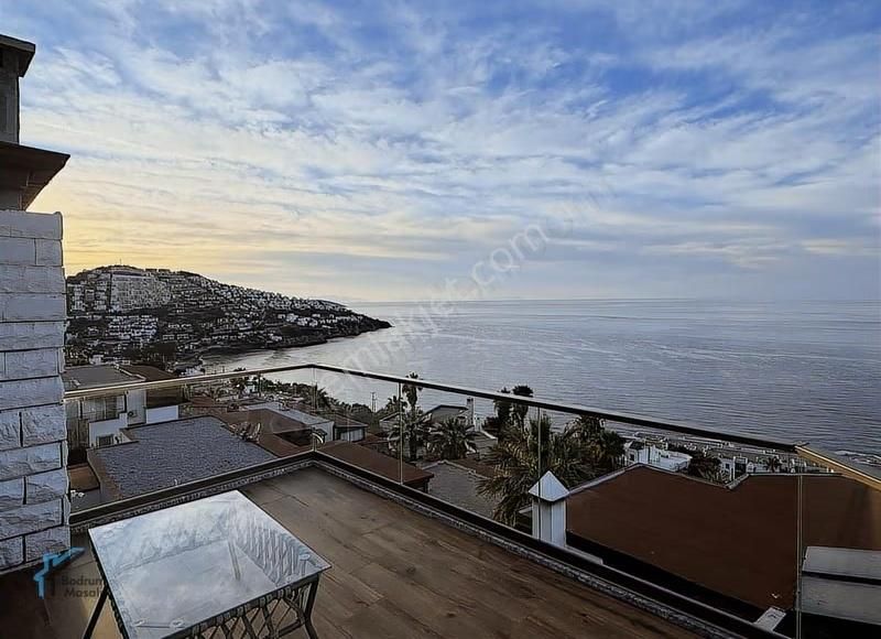 Geriş'te Yenilenmiş, Her Katından Muhteşem Deniz Manzaralı Villa