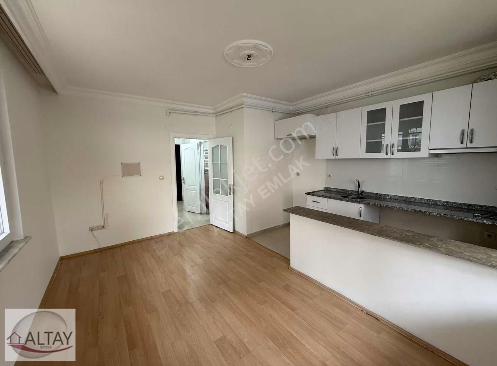 Ataşehir Kayışdağ Mah Ayaz Sokak 1+1 40 M2 Yüksek Giriş