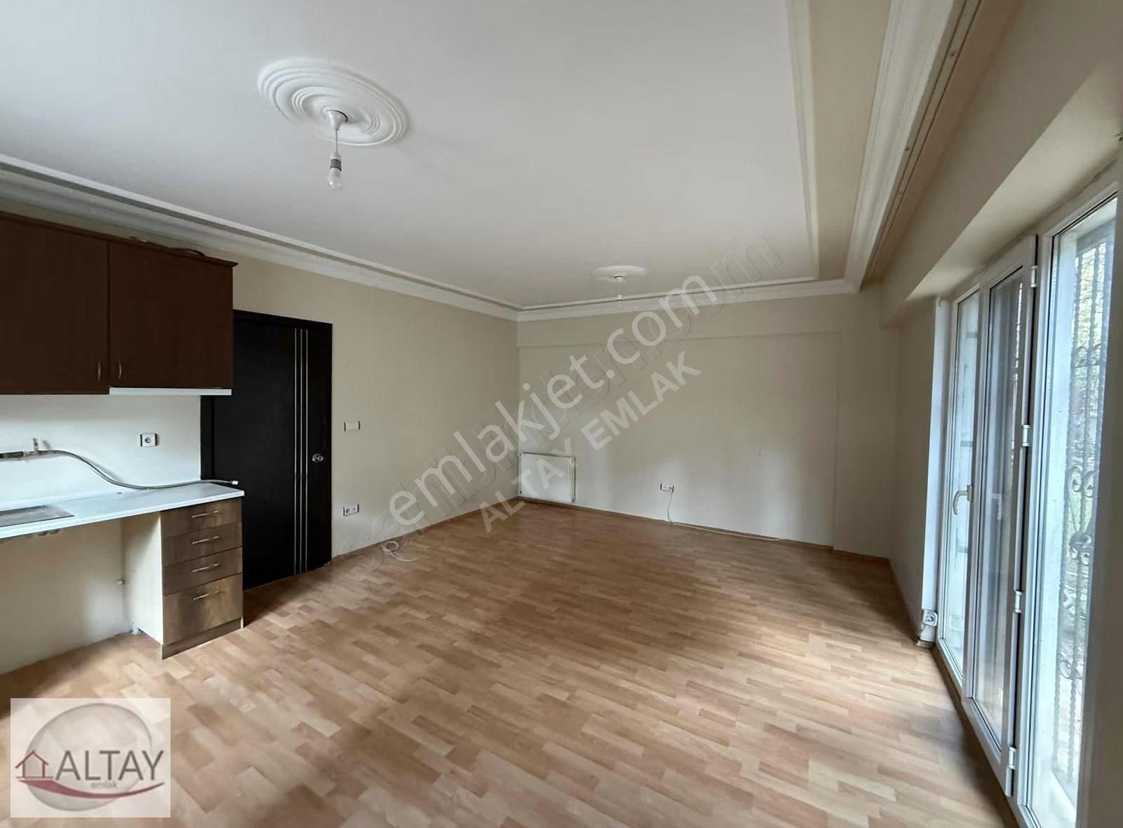 Küçükbakkalköy Mah. Toplu Ulaşıma Cok Yakın 1+1 45 M2 Giriş Kat