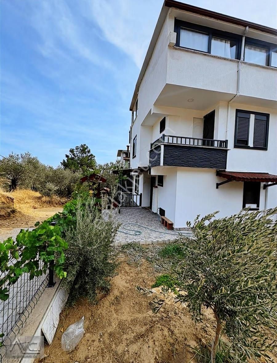 Avcı'dan Altınoluk'ta Deniz Manzaralı Fırsat Villa - Görsel 4