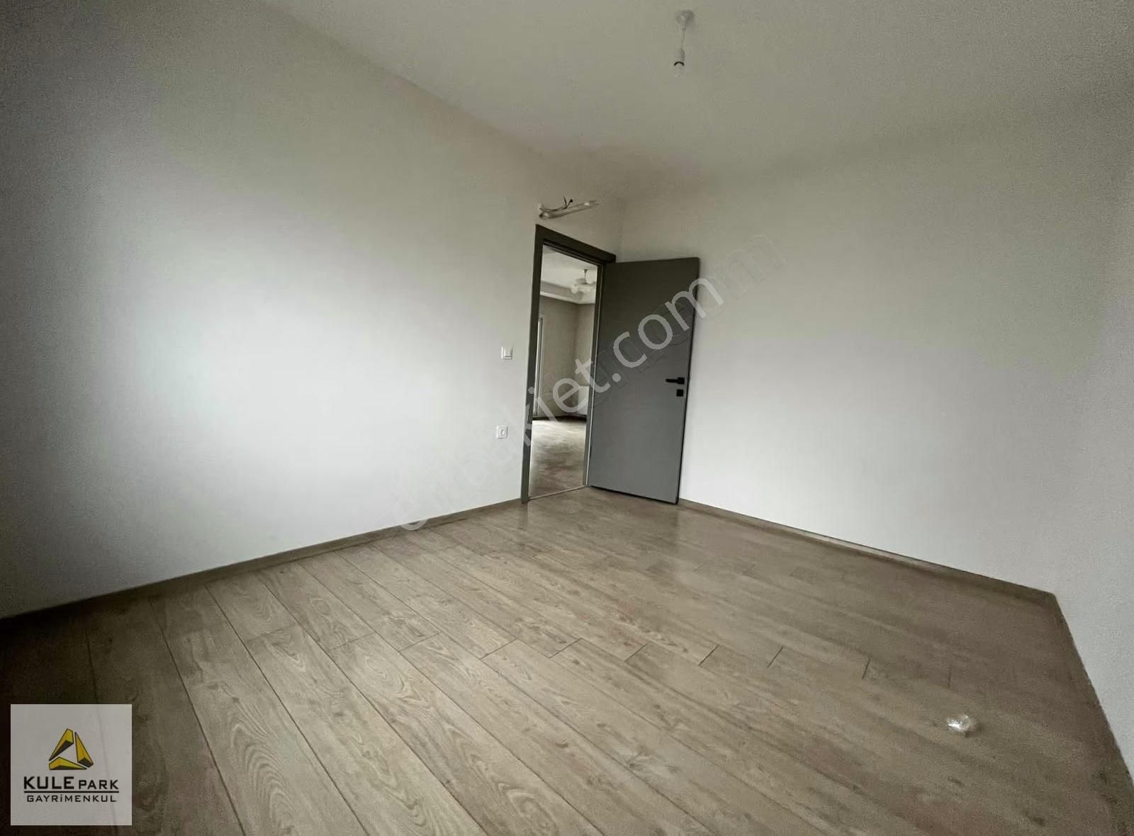Gültepe'de Cadde Üzeri Lüx İşçilik Kombiligeniş Balkon 2+1 Daire - Görsel 5